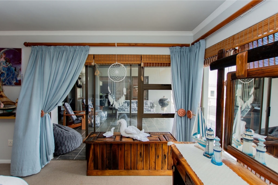 7 Bedroom Property for Sale in Myburgh Park Western Cape